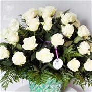 Корзина из белых роз A015
